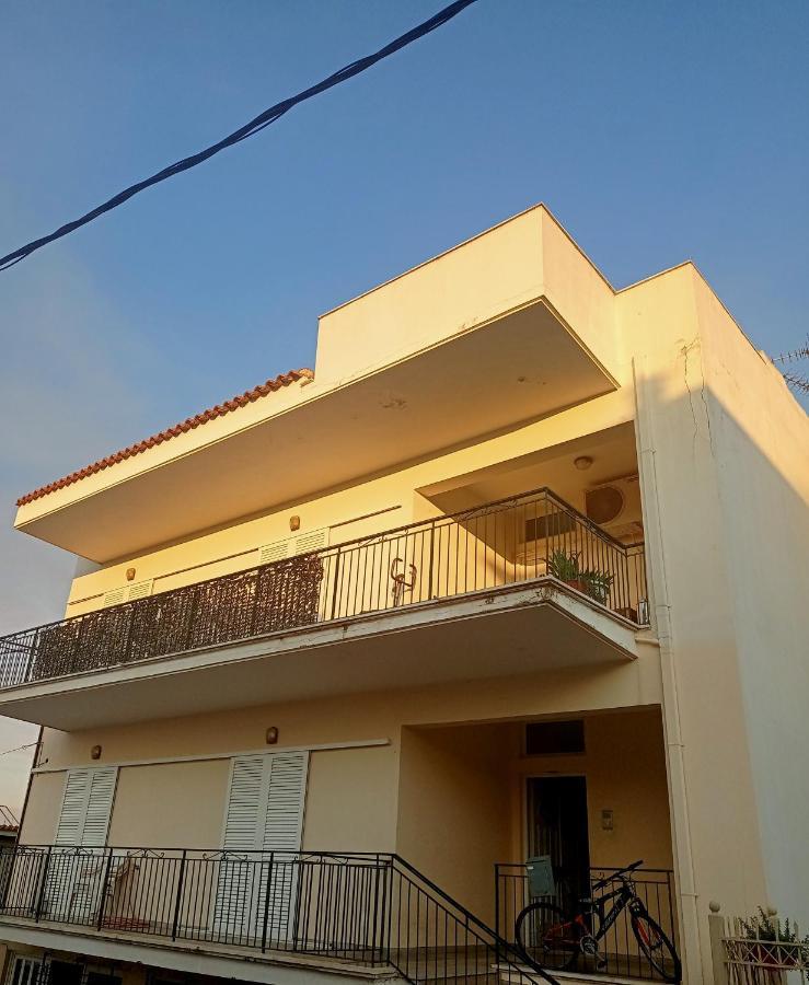 Όμορφο Και Ευρύχωρο Διαμέρισμα Με Θέα! Apartman Návplio Kültér fotó